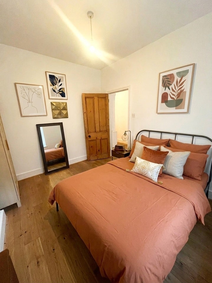 Room Shannon Grove in Greater London