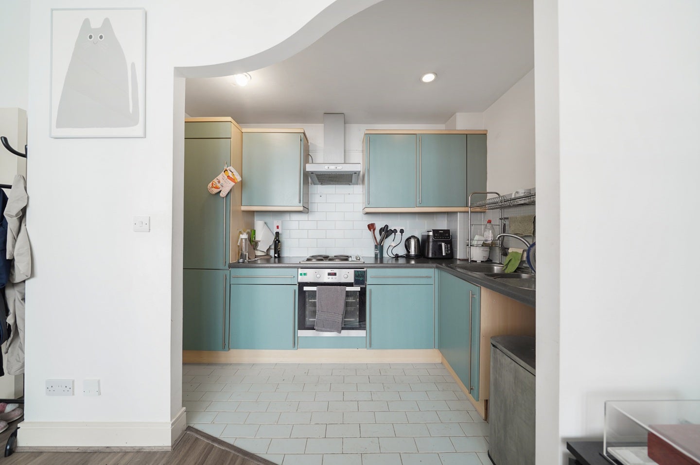 Flat Manor Gardens in Greater London