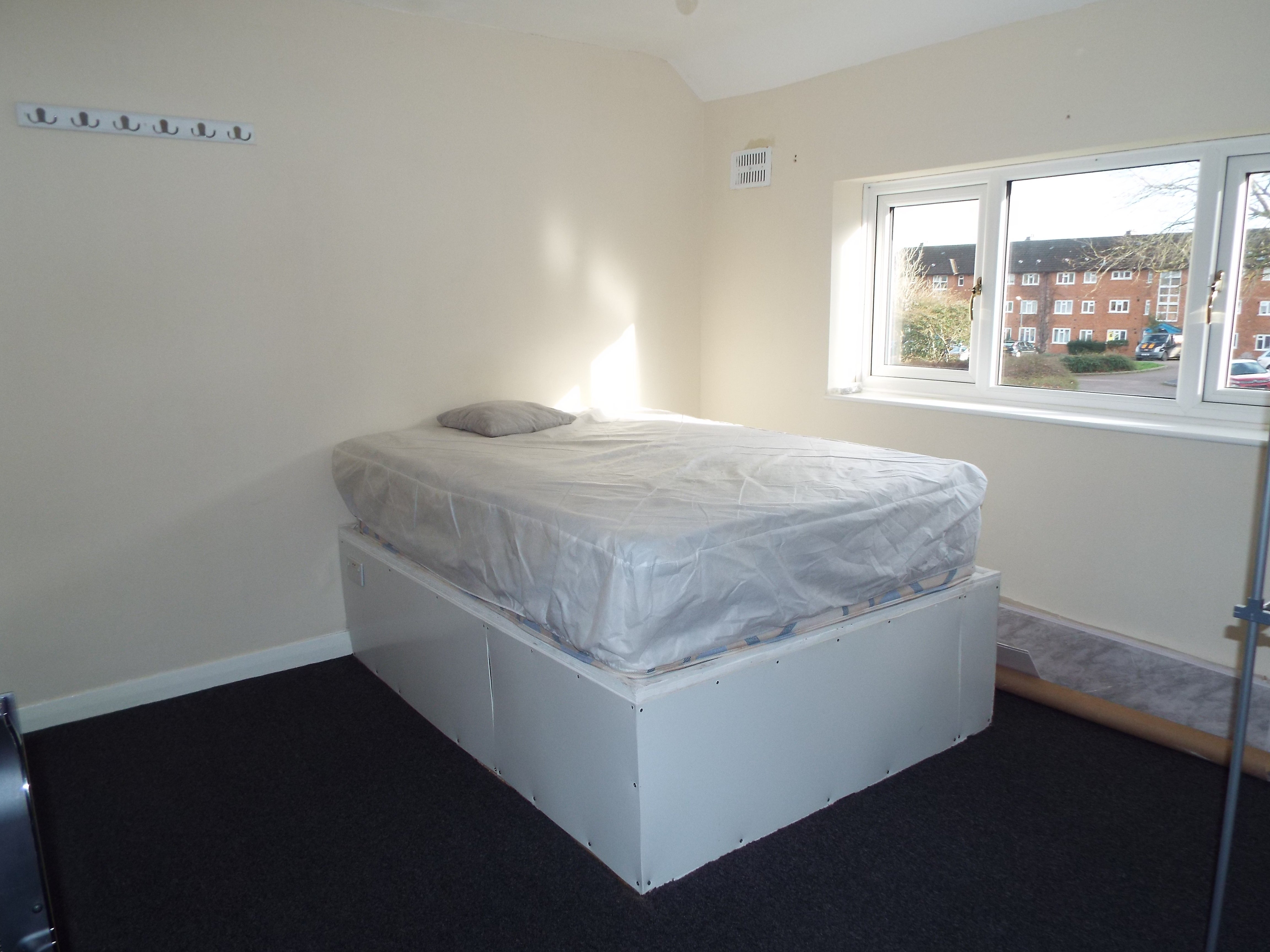 Room Cardy Close in Redditch