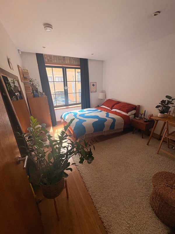 Room Wapping High Street in Greater London