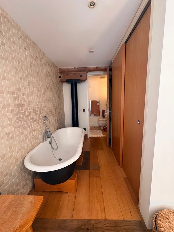 Room Wapping High Street in Greater London
