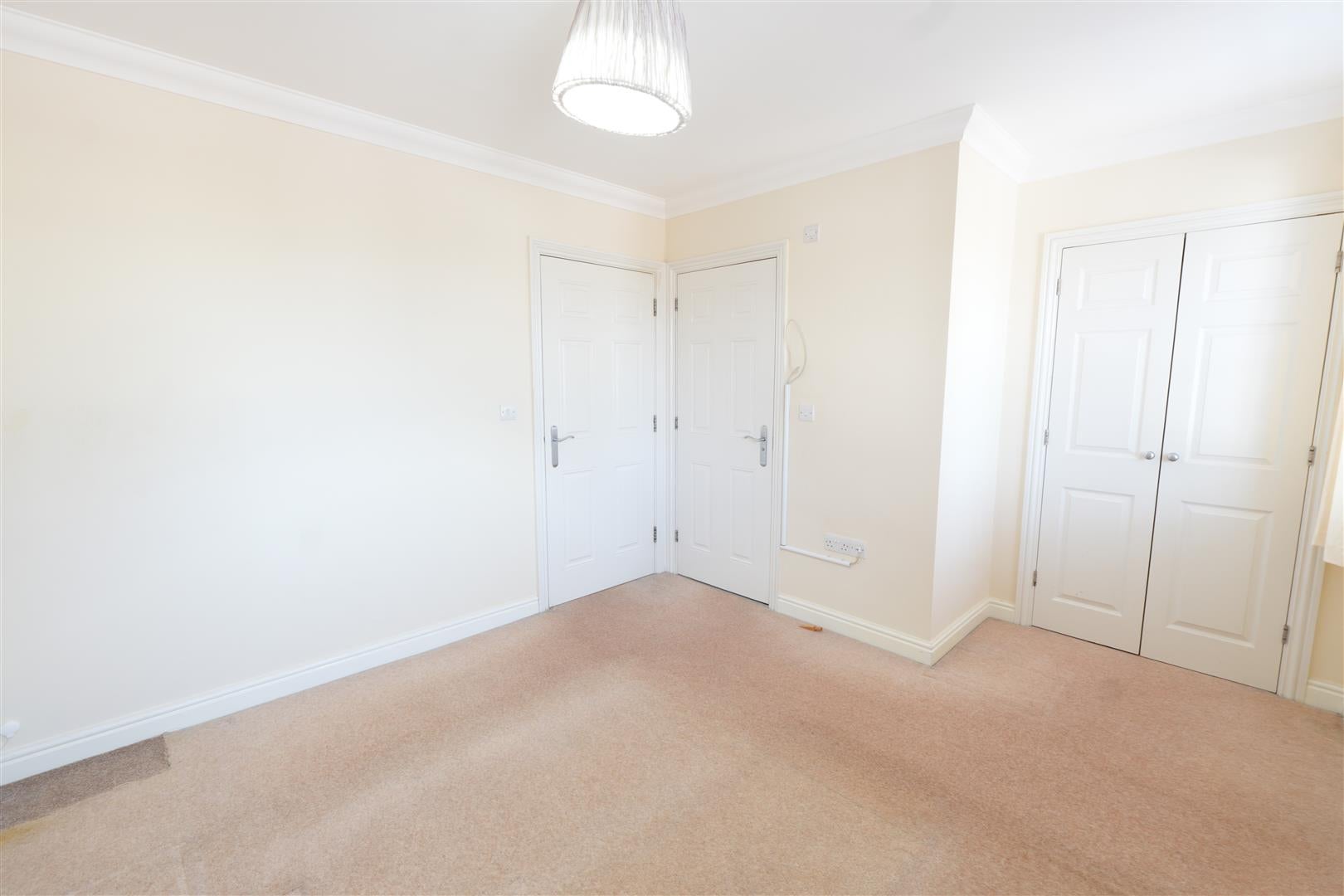 Flat Hayling Close in Slough