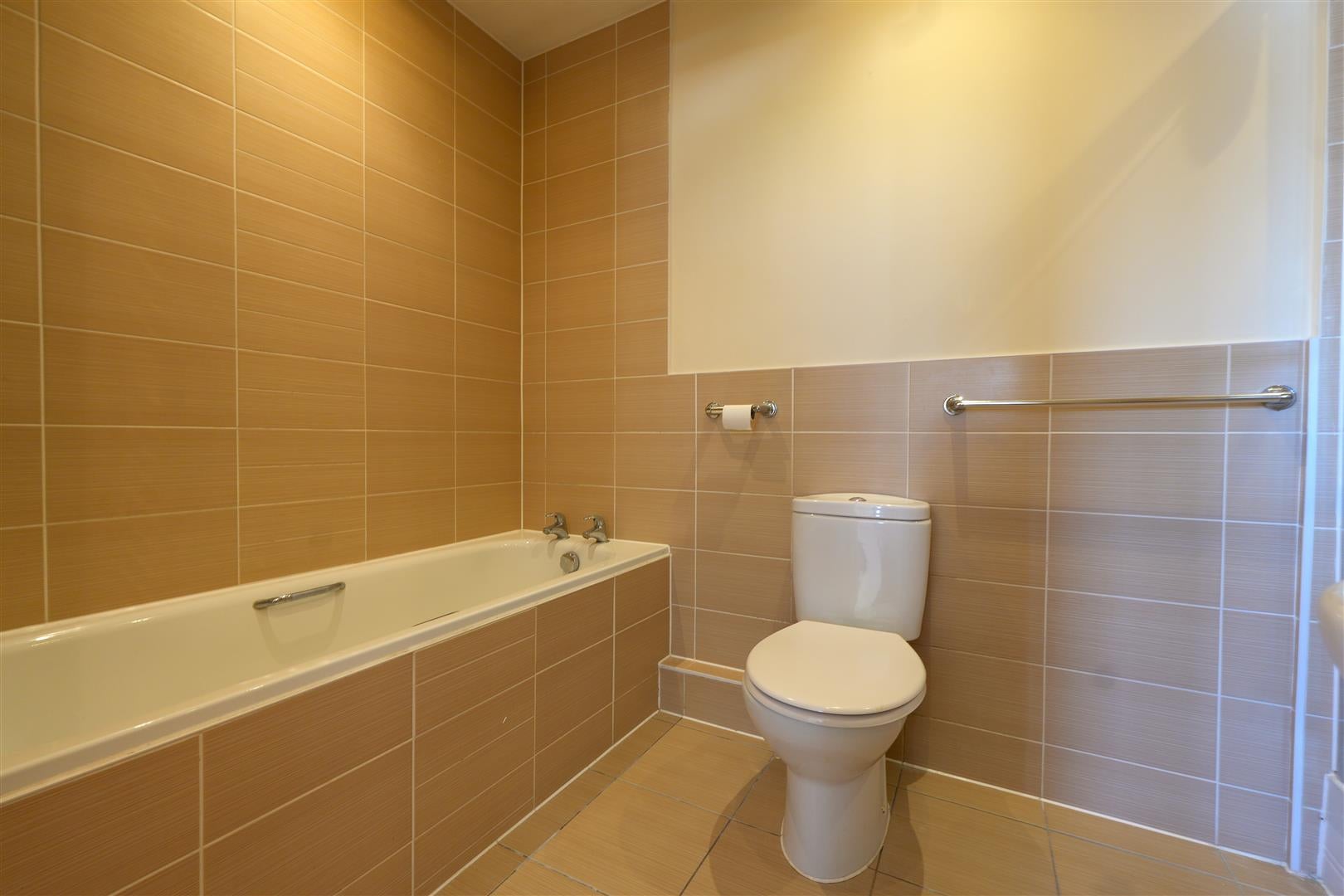 Flat Hayling Close in Slough
