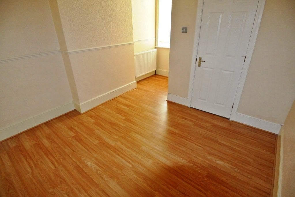 Flat Ladywell Road in Greater London