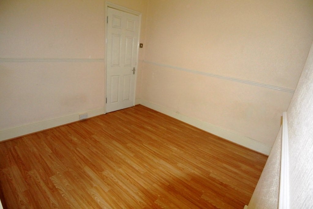 Flat Ladywell Road in Greater London