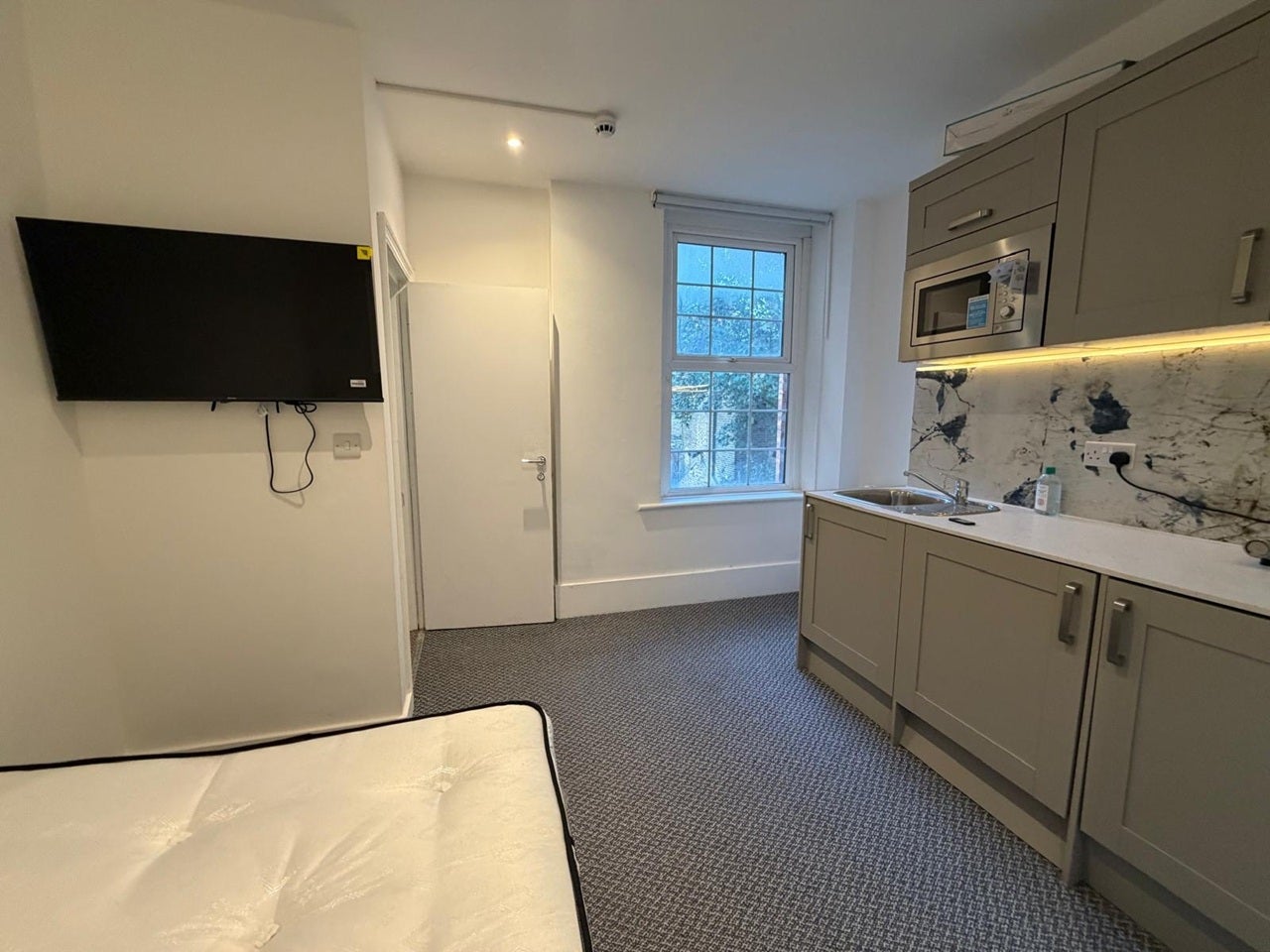 Flat Bond Street in Greater London