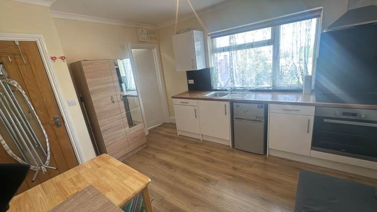 Flat Stag Lane in Greater London