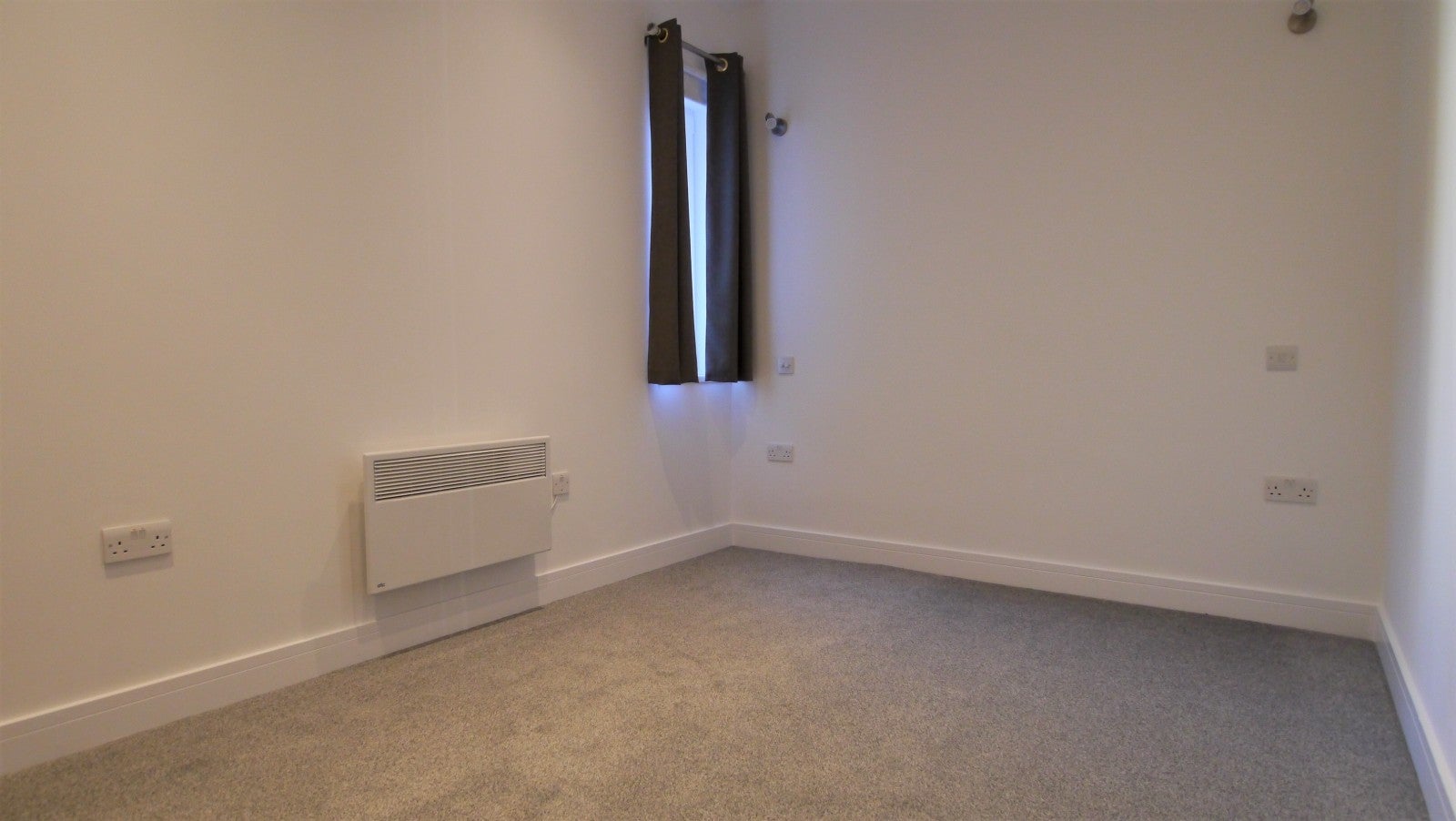 Flat Brighton Road in Horsham