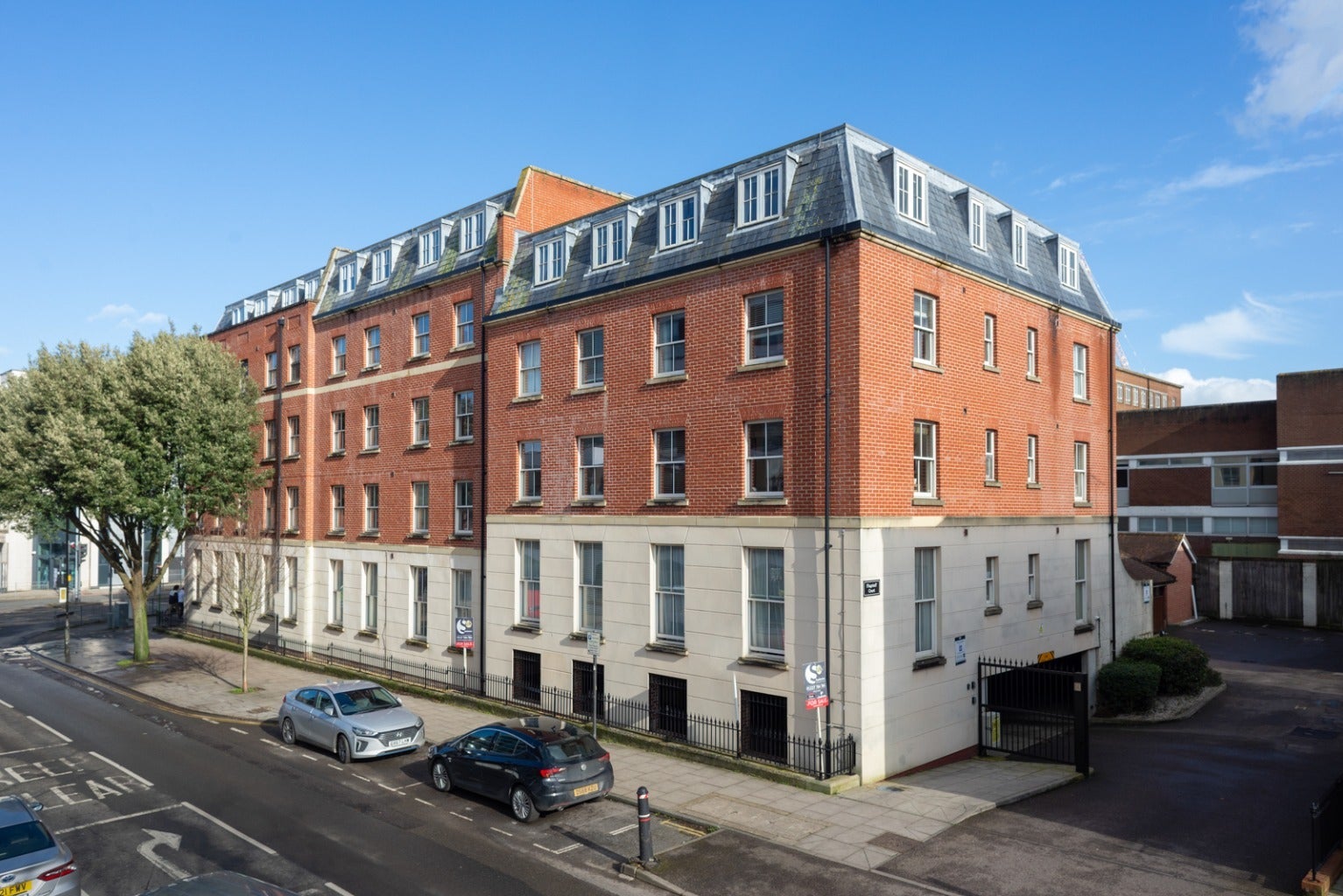 Flat Flagstaff Court in Canterbury