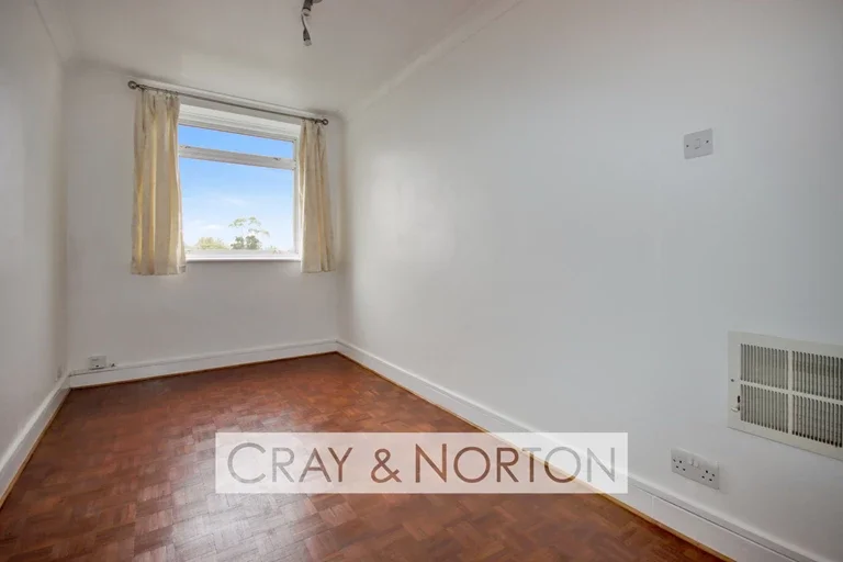 Flat Ashburton Road in London