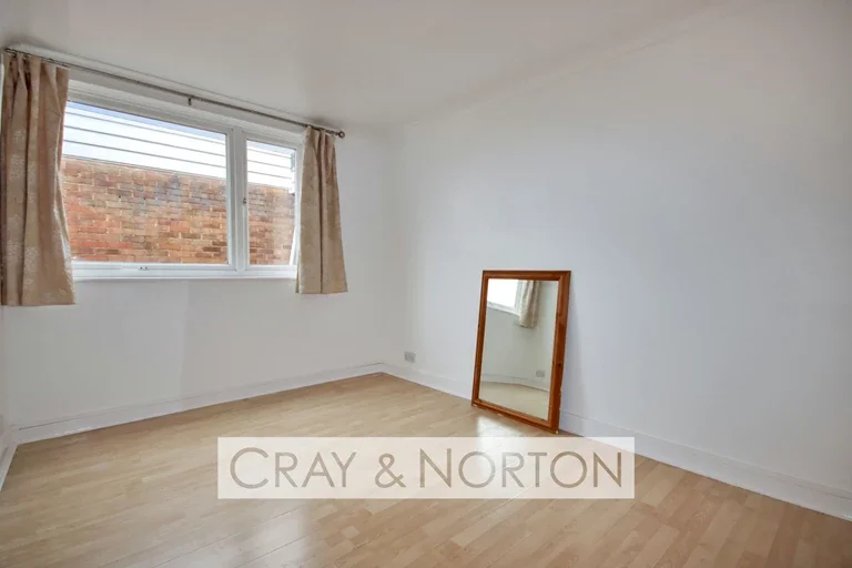 Flat Ashburton Road in London