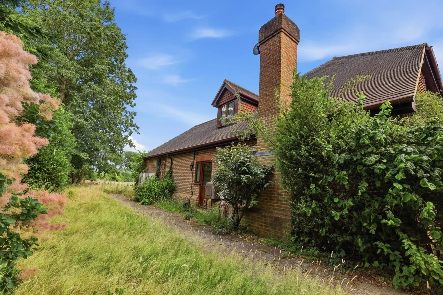 House Woodhill in Guildford