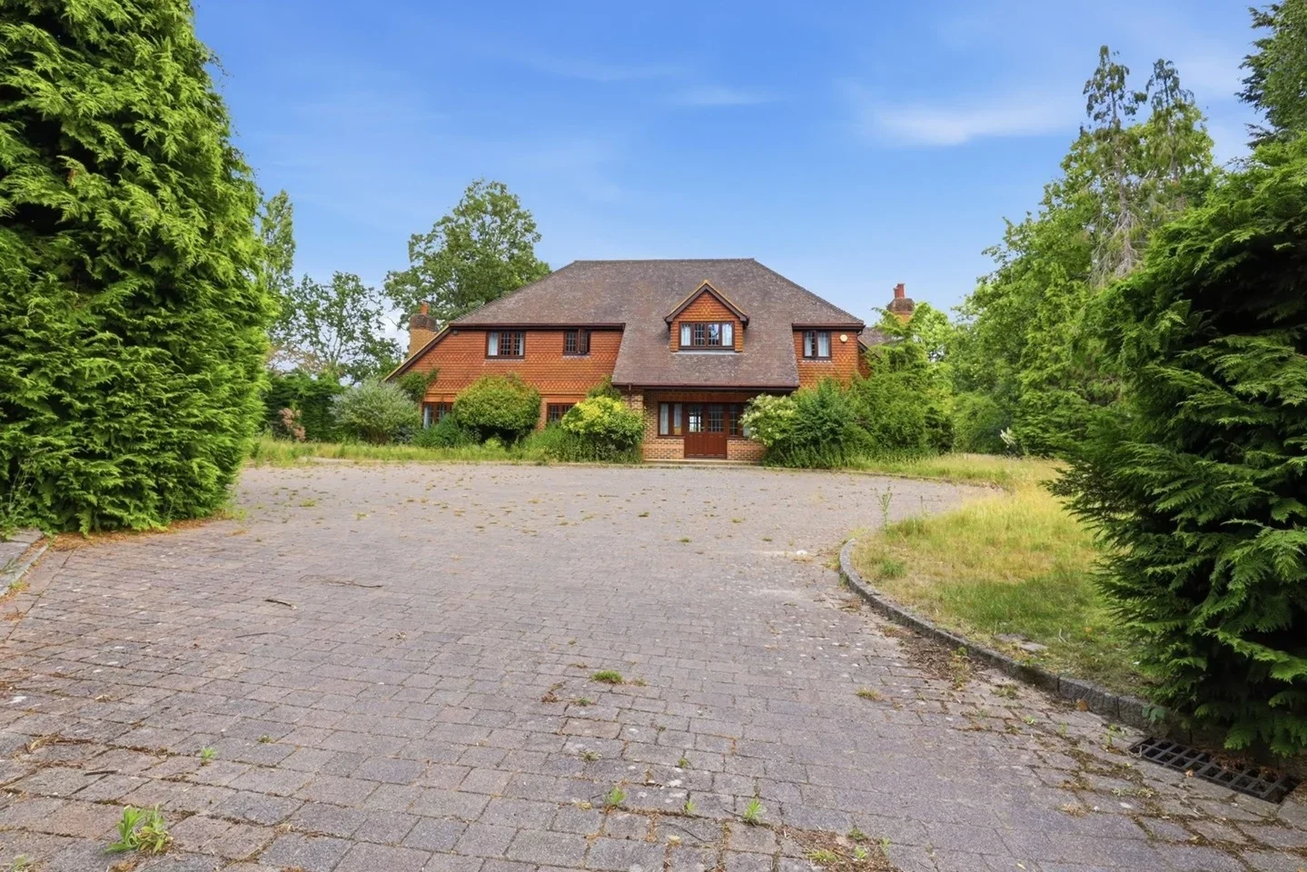House Woodhill in Guildford
