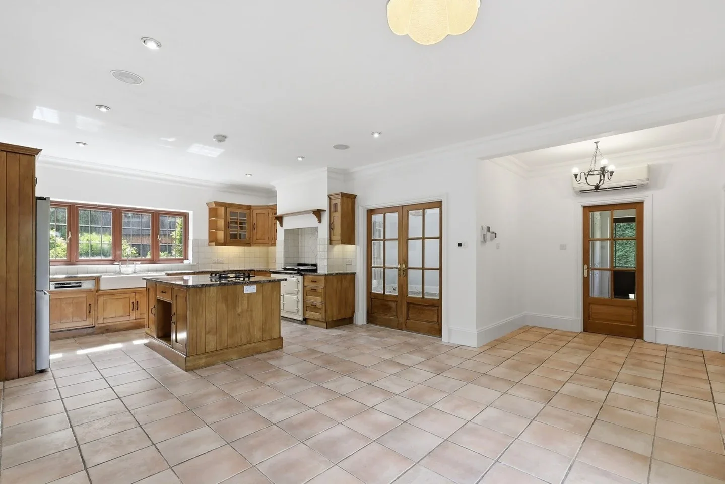 House Woodhill in Guildford