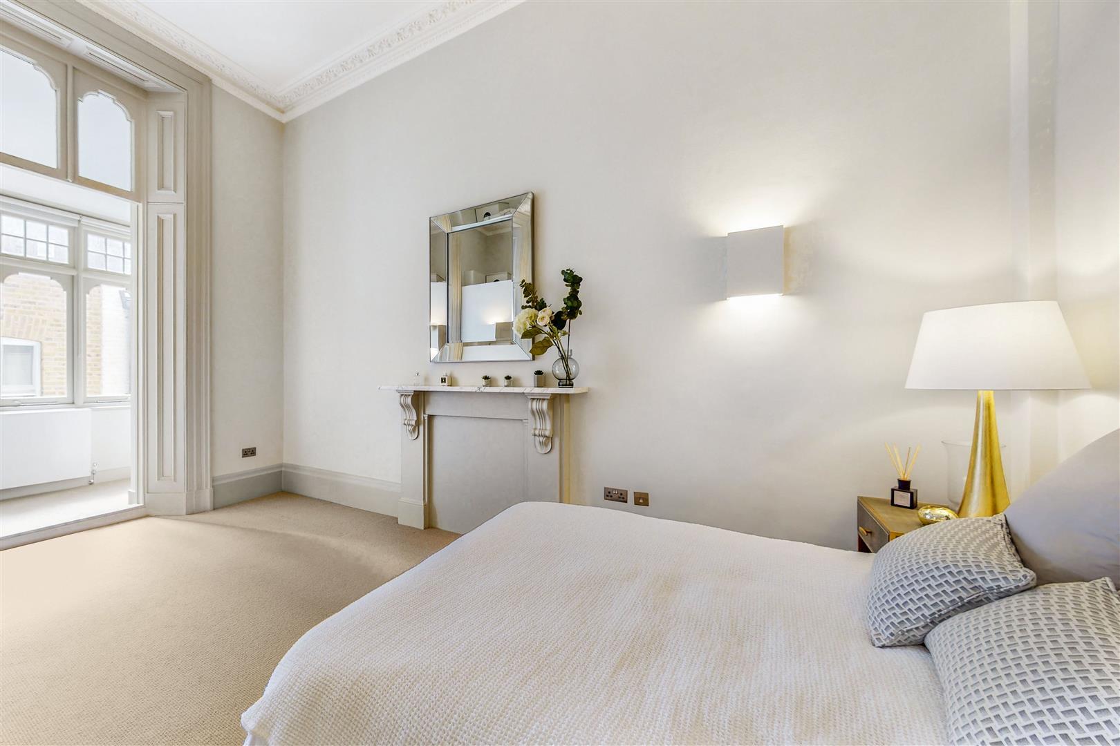 Flat Queen's Gate Terrace in Greater London