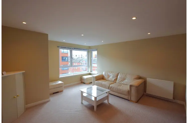 Flat Salamander Court in City of Edinburgh