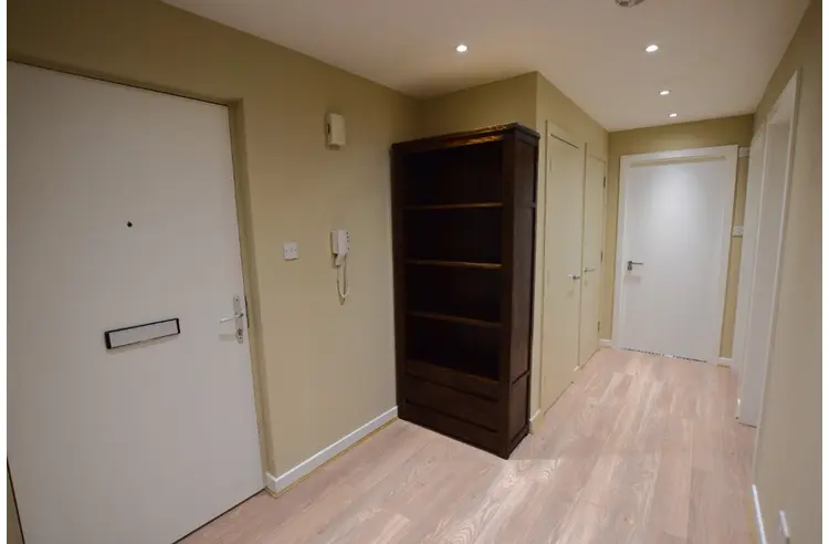 Flat Salamander Court in City of Edinburgh