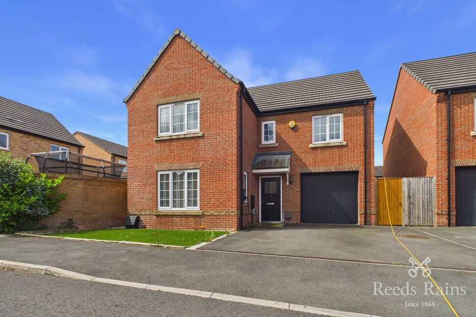 House Castle Crescent in Wakefield