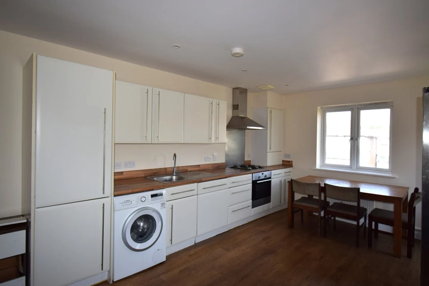 Flat Gateway Court in Greater London