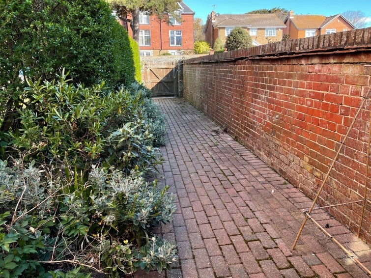Flat Belgrave Road in Seaford
