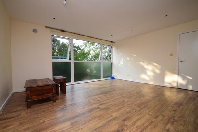 Flat Dormans Close in Greater London