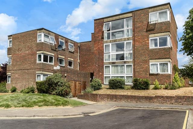 Flat Dormans Close in Greater London