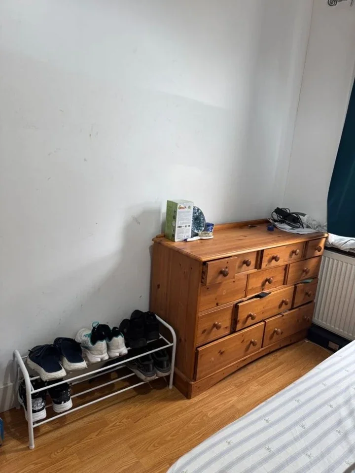 Room St George's Road in Greater London