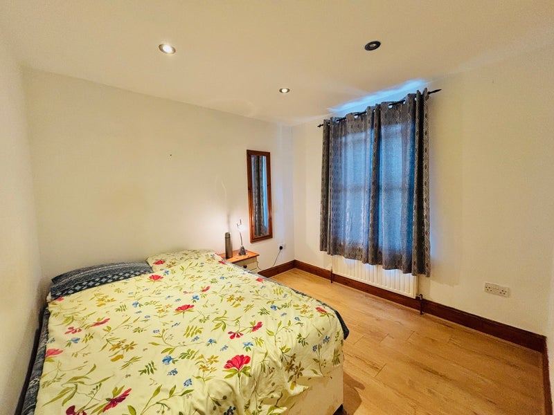 Room Brookdale Road in Greater London