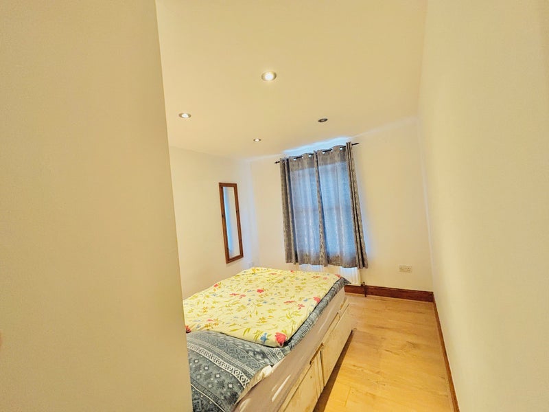 Room Brookdale Road in Greater London