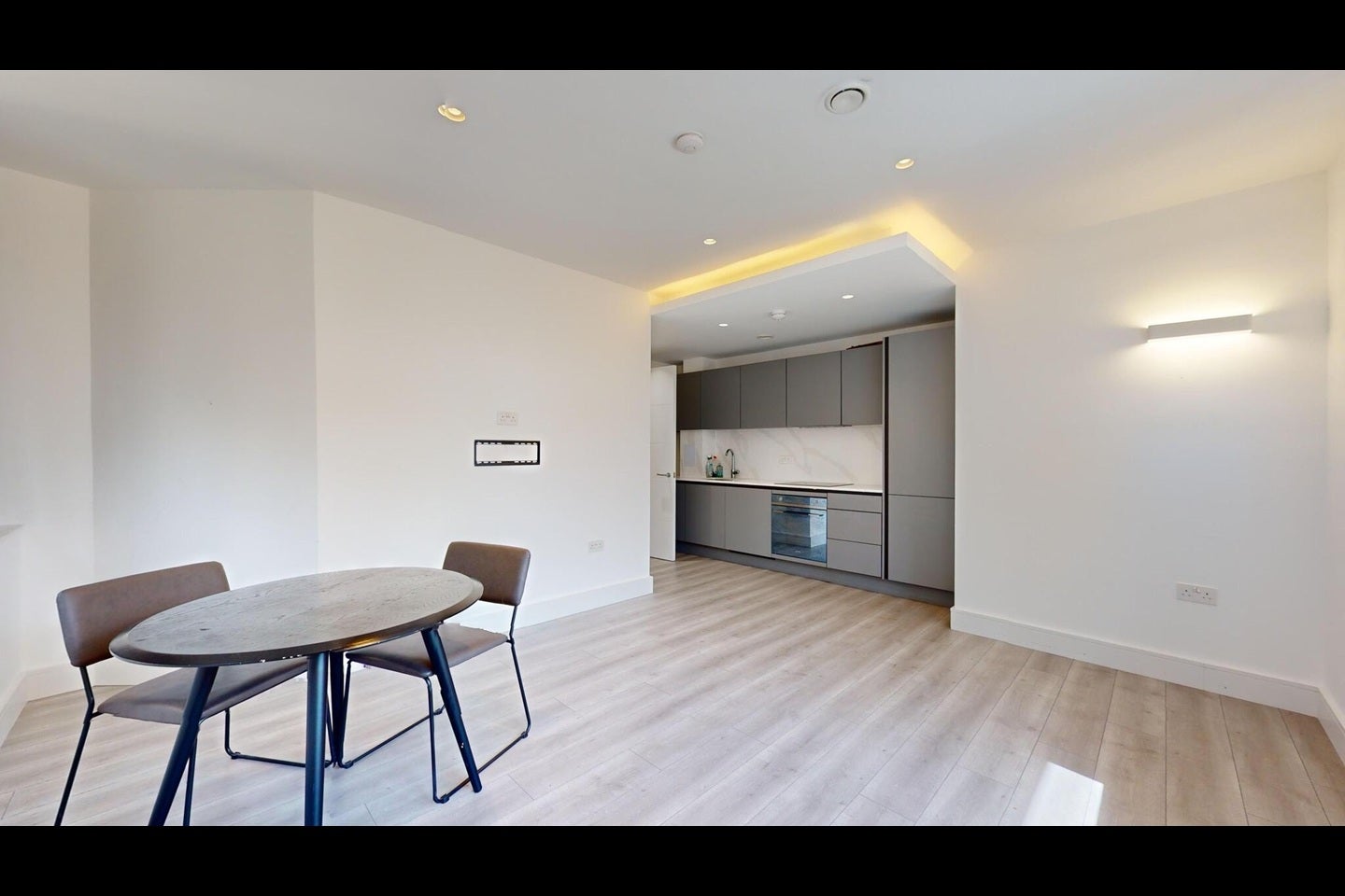 Flat Great West Road in Greater London
