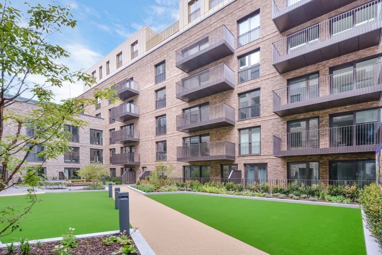 Flat Sidney Street in Greater London