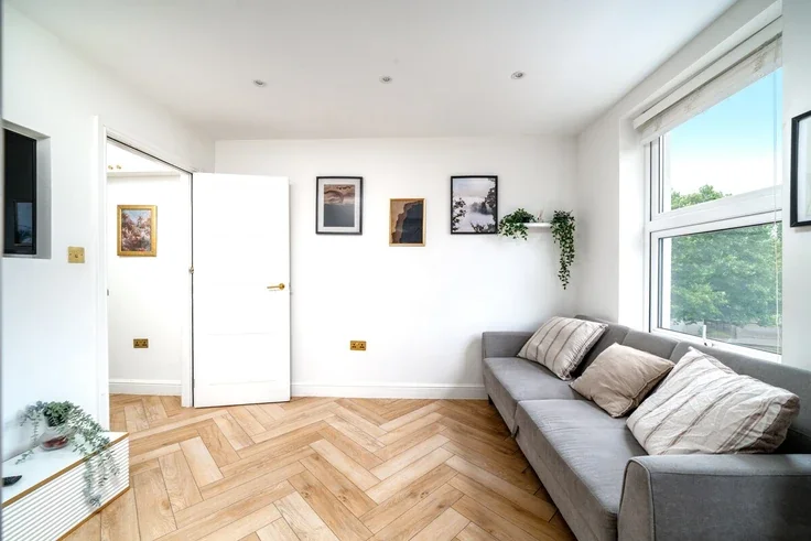 Flat Grafton Road in Greater London