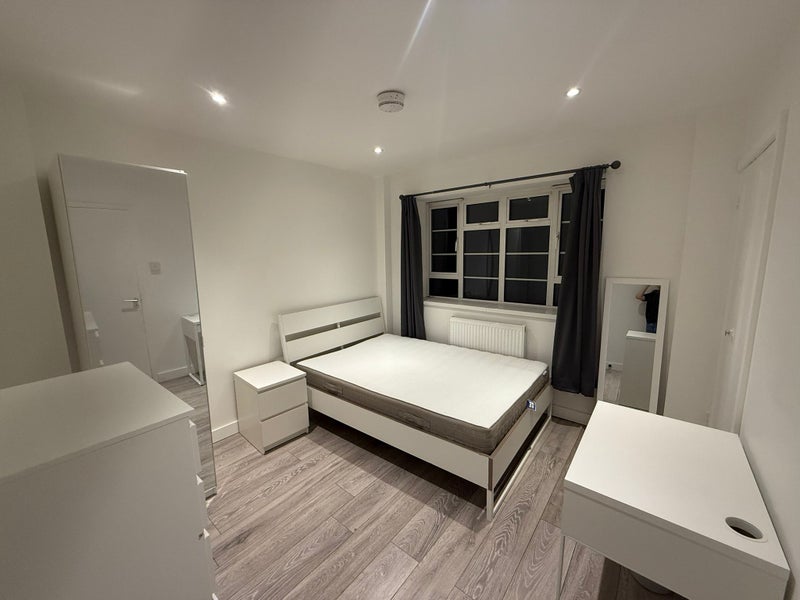 Room Fisherton Street in City of Westminster