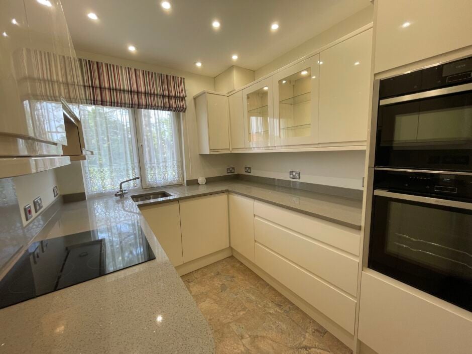 Flat Bellevue Way in Swansea