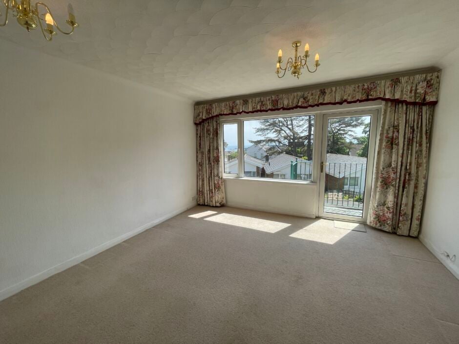 Flat Bellevue Way in Swansea