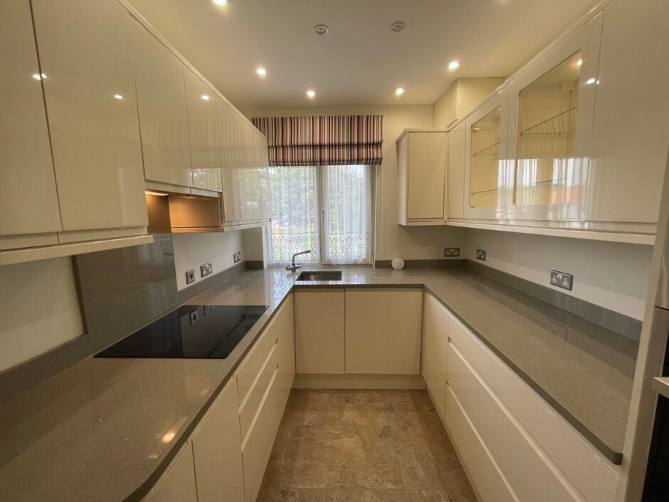 Flat Bellevue Way in Swansea