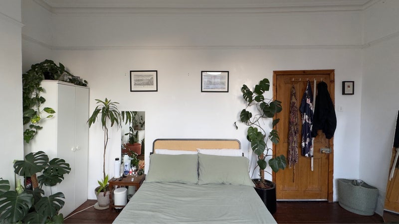 Room Graham Road in Greater London