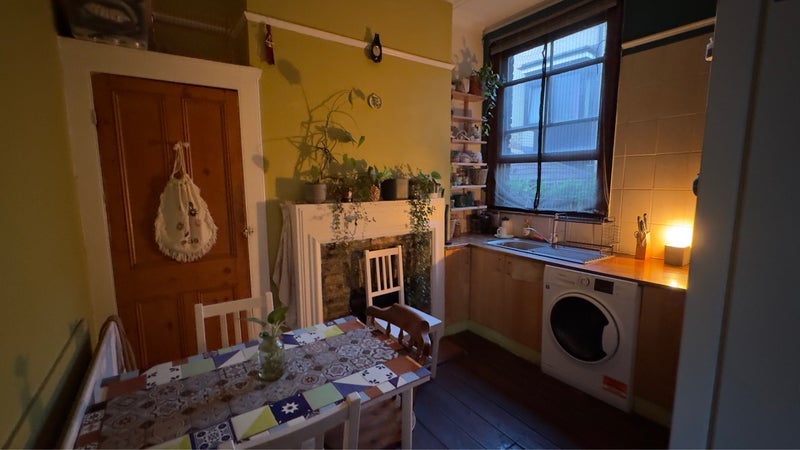 Room Graham Road in Greater London