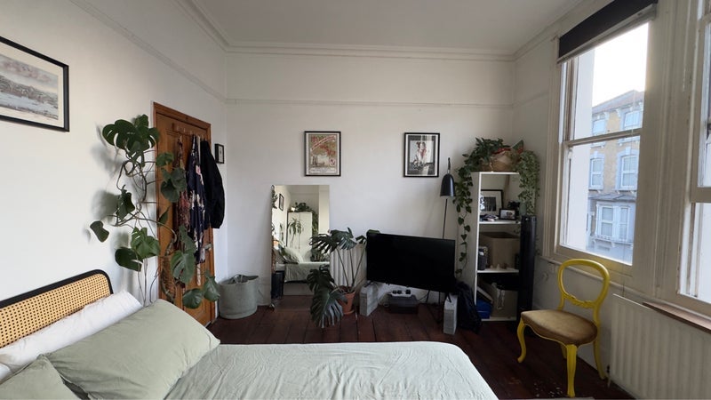 Room Graham Road in Greater London