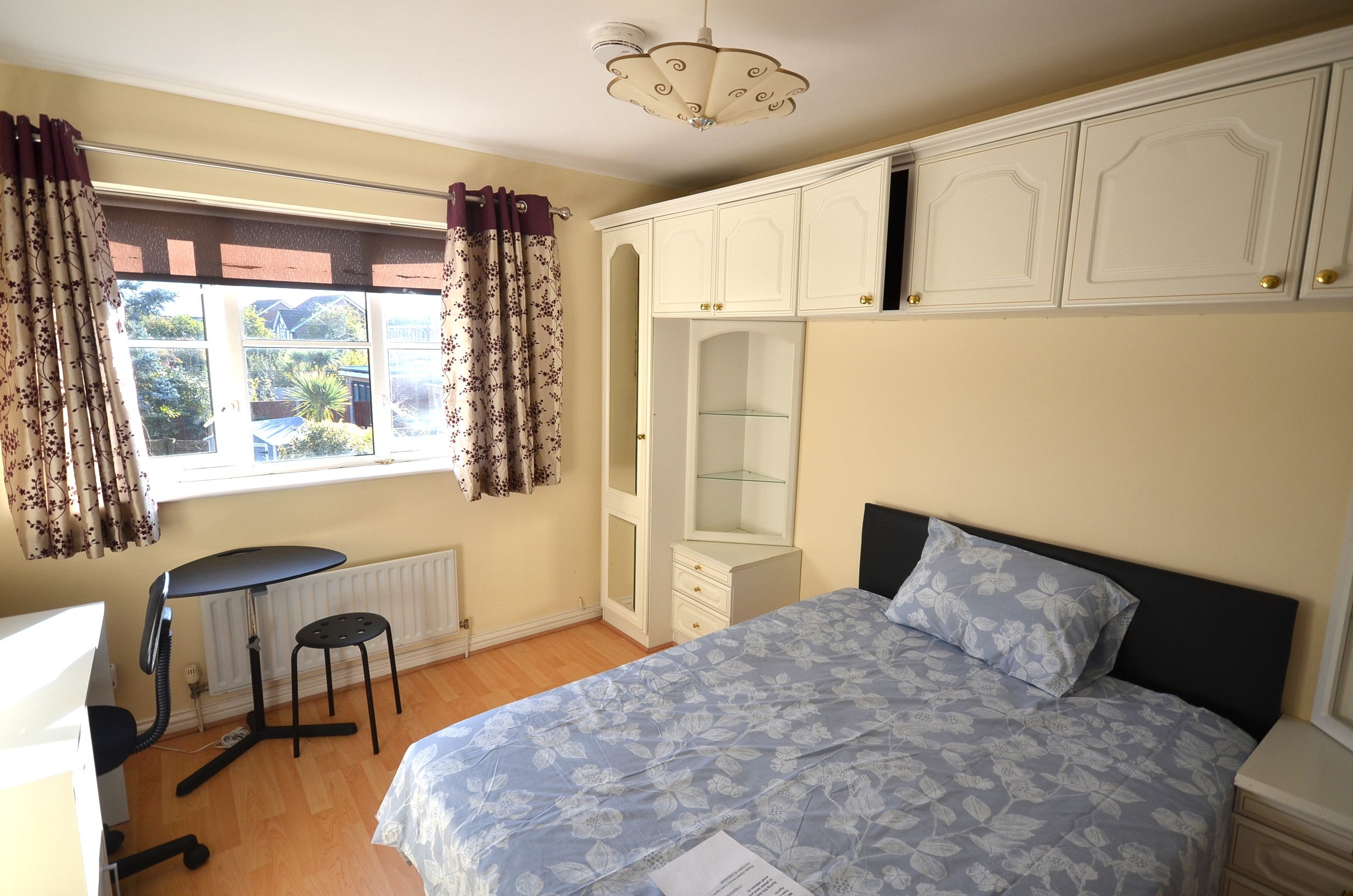 Room Earls Lane in Slough