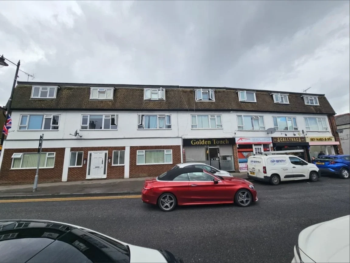 Flat High Street in Greater London