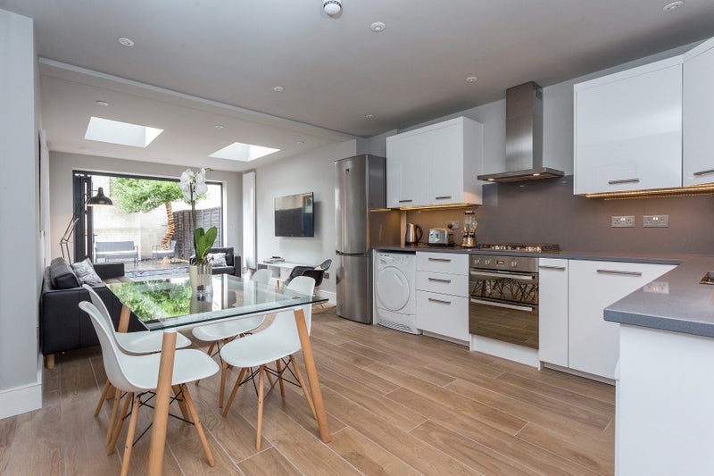 Room Cloudesdale Road in Greater London