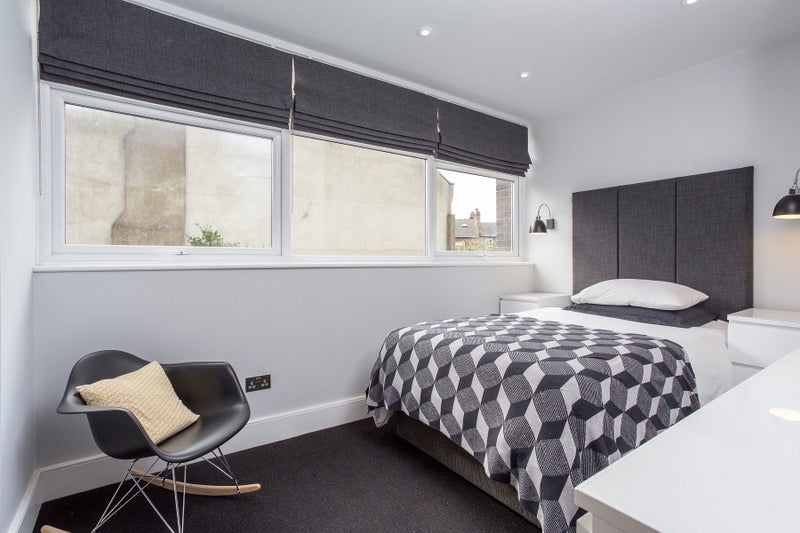 Room Cloudesdale Road in Greater London