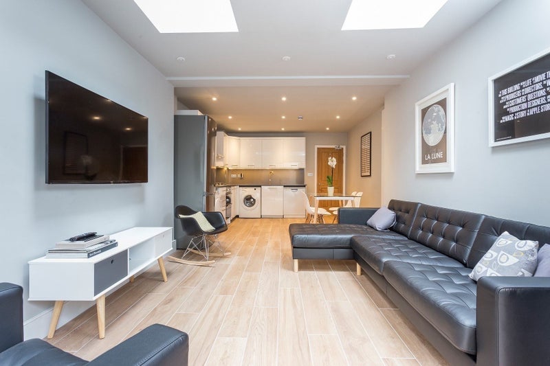 Room Cloudesdale Road in Greater London