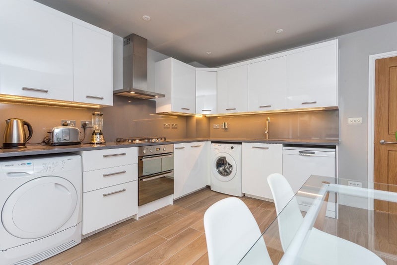 Room Cloudesdale Road in Greater London