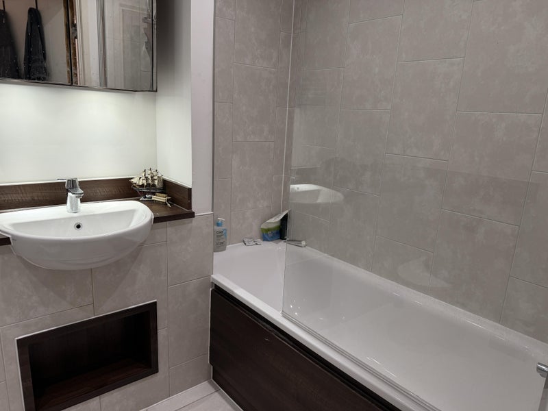 Room Coldharbour Lane in Greater London