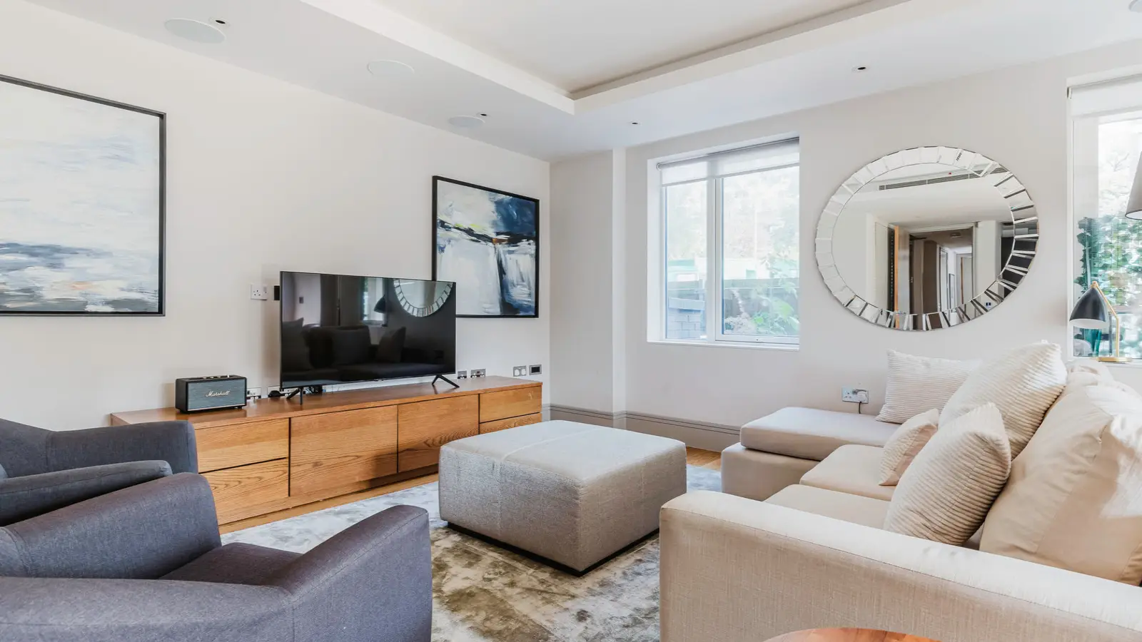 Flat Broxwood Way in Greater London