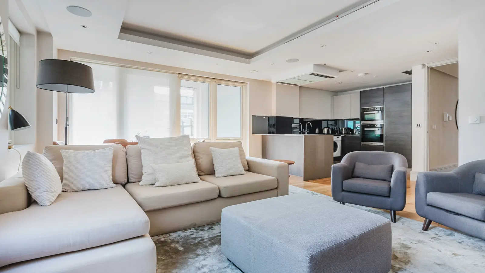 Flat Broxwood Way in Greater London