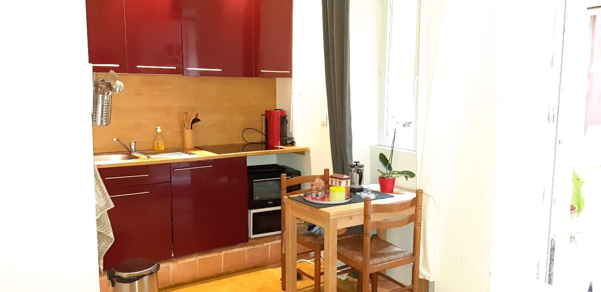 Room Rue des Treilles in Libourne