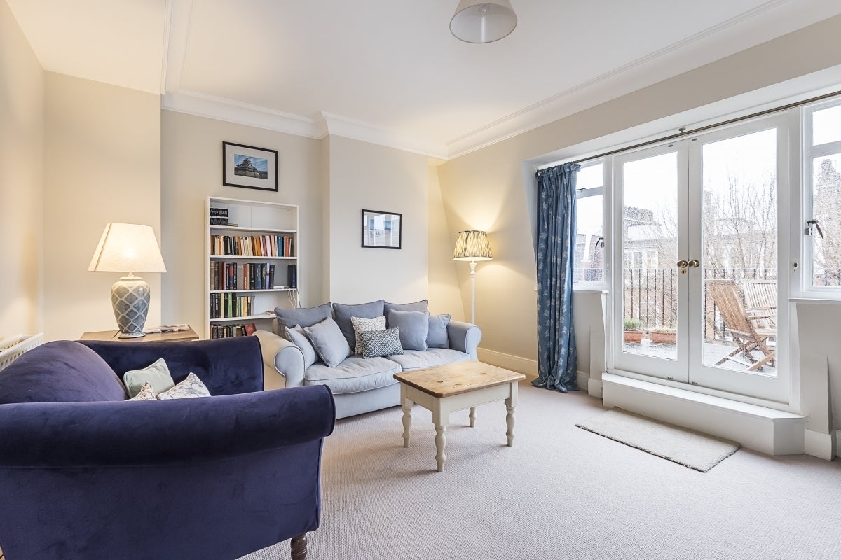 Flat Sloane Court East in Greater London